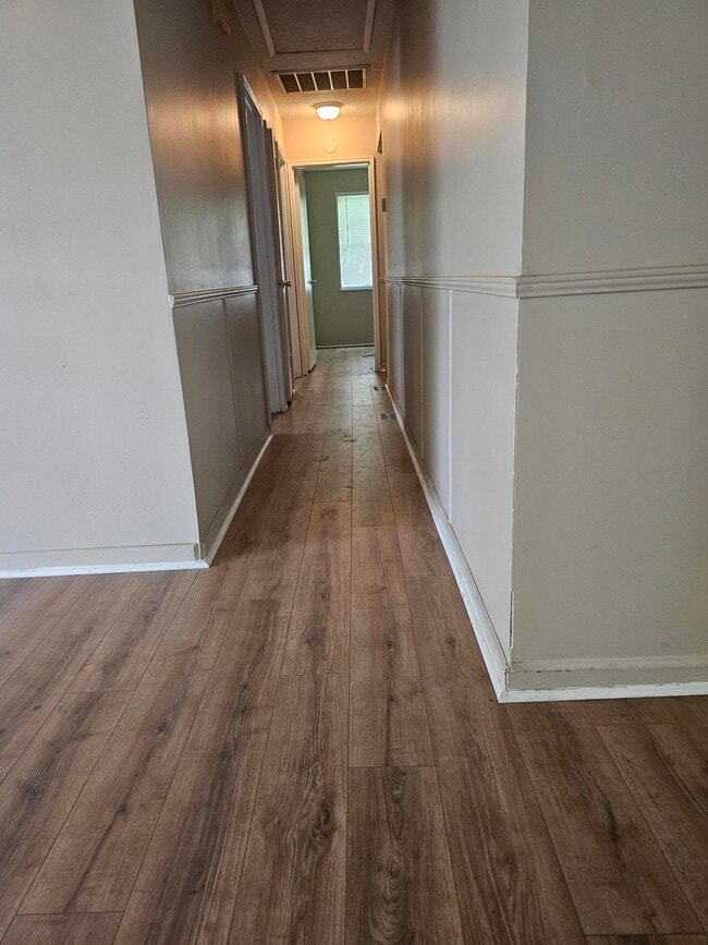 Photo - 641 Yates St NE