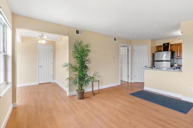 The Pawn - 1 Bed / 1 Bath - 631-661 Sq.Ft.