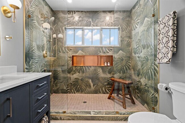 Photo - 422 24th St N