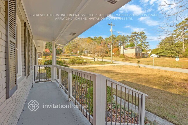 Photo - 1948 Englewood Way SW