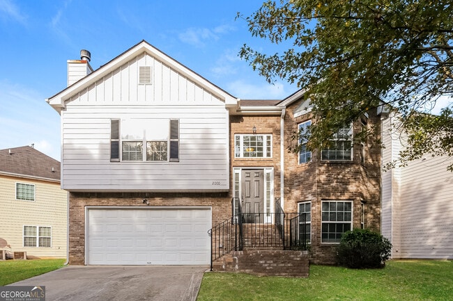 Building Photo - 2000 Redwood Trace