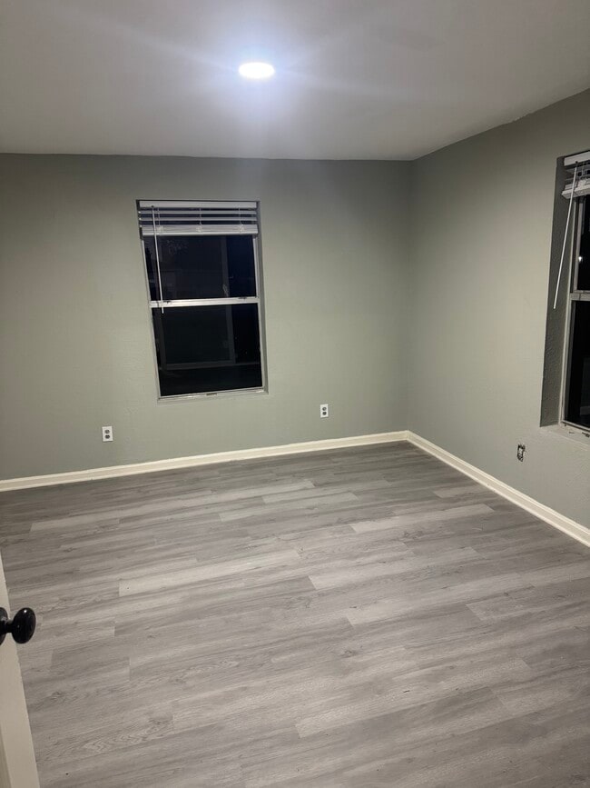 Photo - 105 N Avenue D