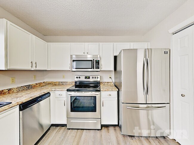 Photo - 1909 Blue Pine Ln