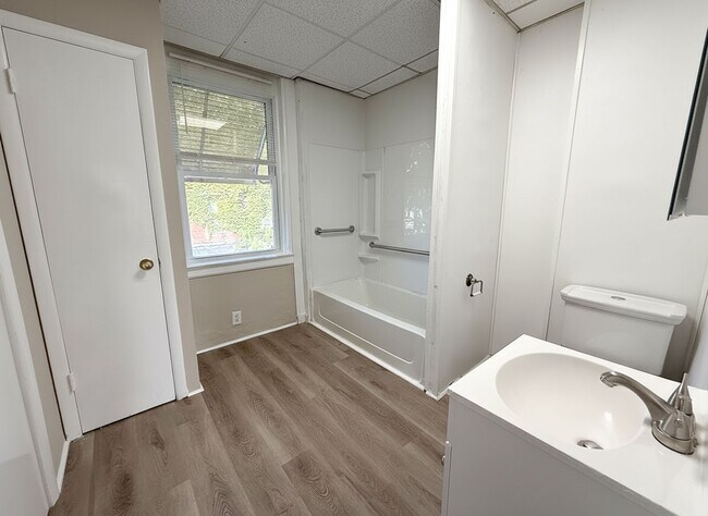 Photo - 1420 N Conestoga St