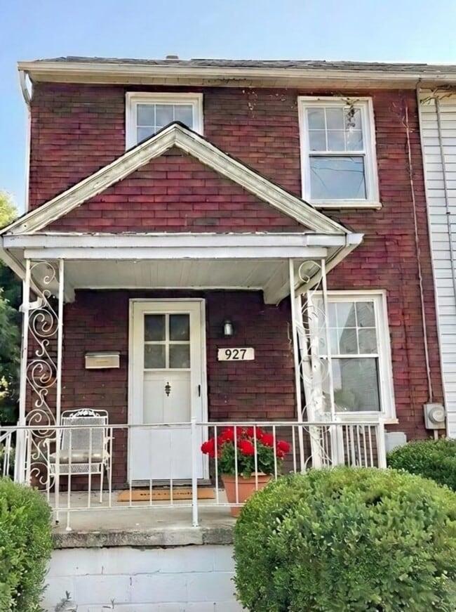 Building Photo - 3 Bed / 1 Bath Townhouse in Clairton