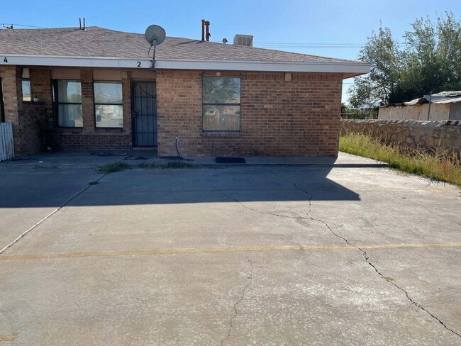 Building Photo - 7214 Dale Rd Unit 2