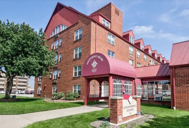 Building Photo - 201 W Delaware St Rental