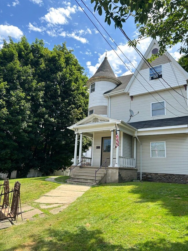 Building Photo - 266 S Main St