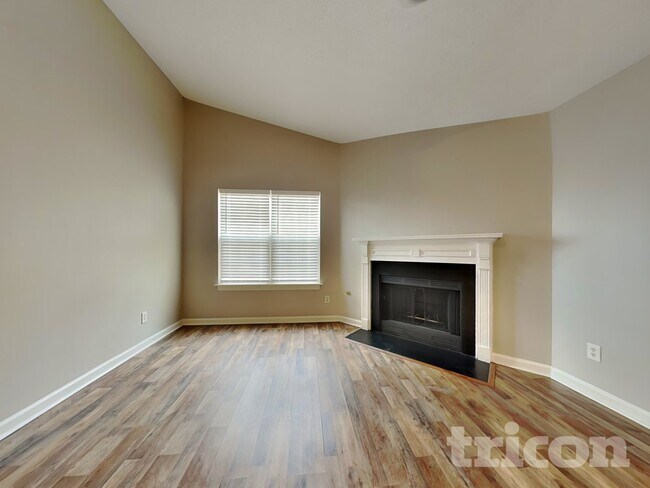 Photo - 270 Hayward Ln