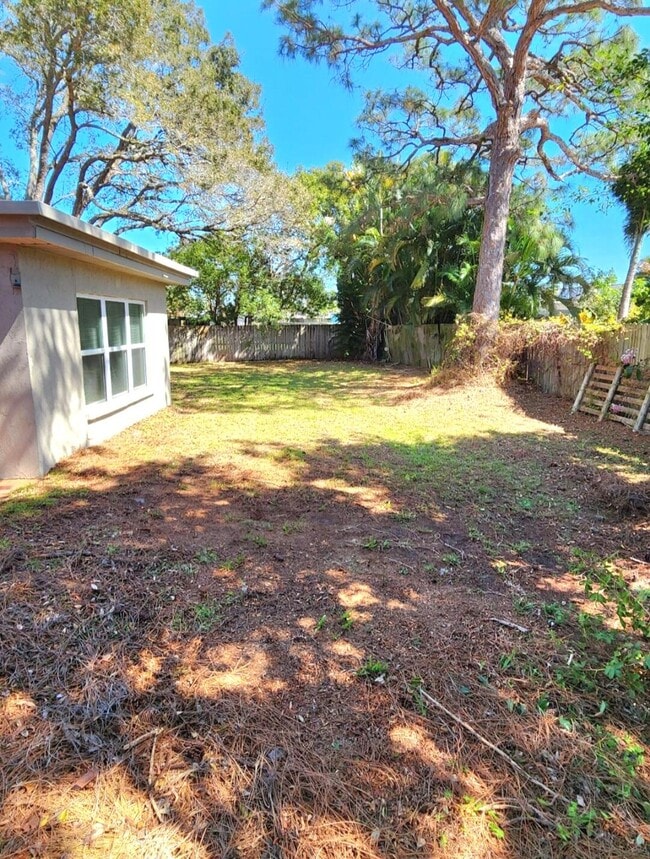 Photo - 635 Parkside Ave