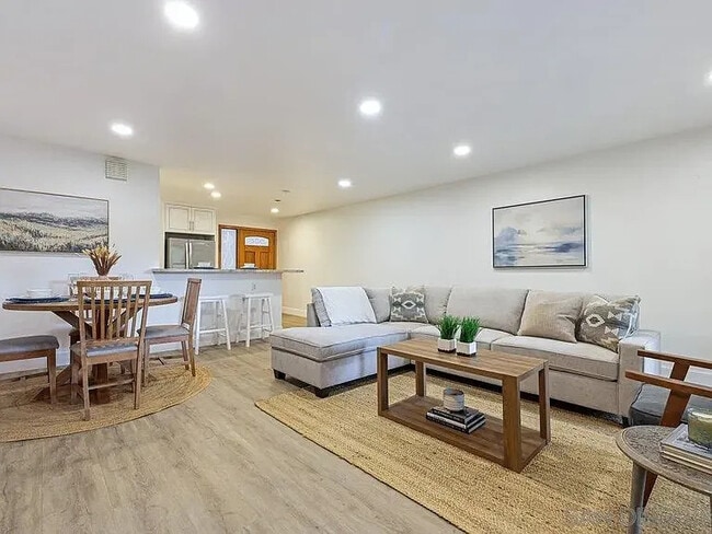 Building Photo - 8860 Villa La Jolla Dr Unit 217