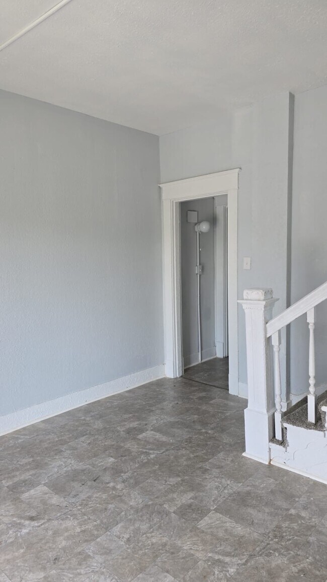 Photo - 669 S 35th St