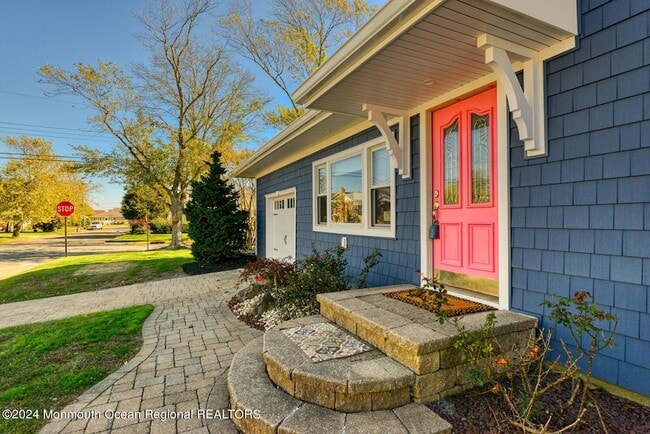 Photo - 105 St Louis Ave