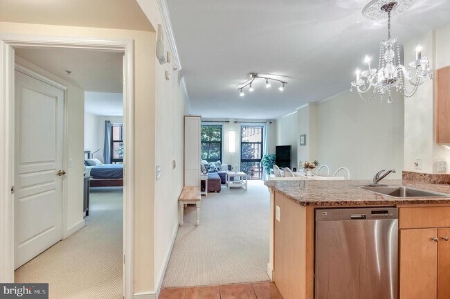 Photo - 631 D St NW Unidad 337