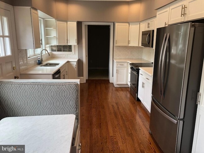 Photo - 23 S Stewart St