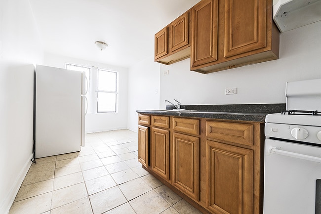 Building Photo - 808 W 76th St Rental