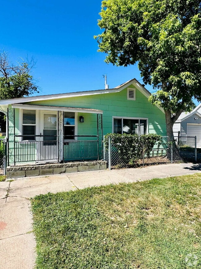 Building Photo - 712 Maxwell Ave Rental