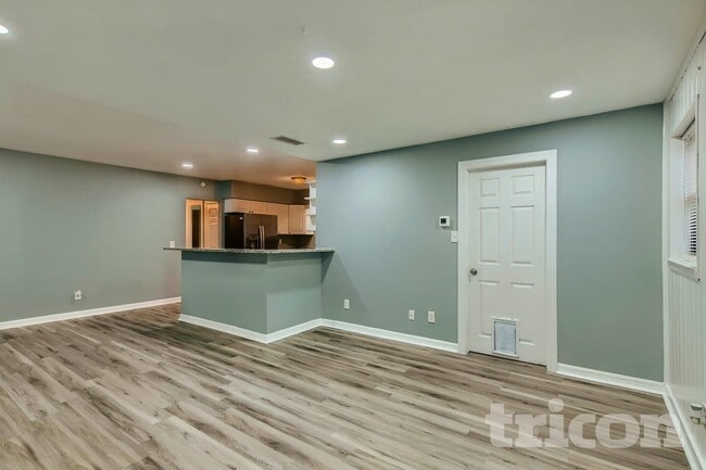 Photo - 8697 92nd St