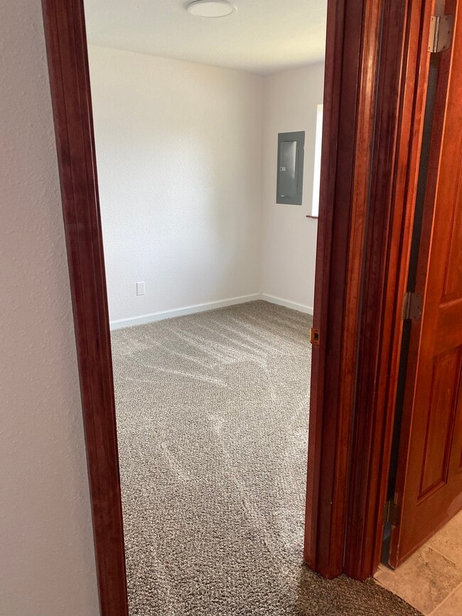 Building Photo - 404 W 5th Ave Unit 01 Rental
