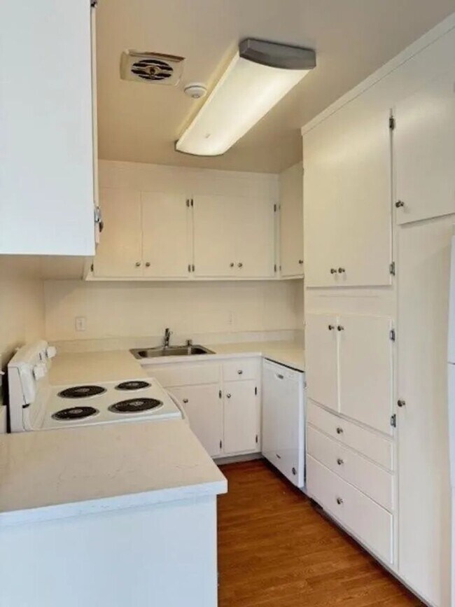 Photo - Charming 1BD/1BA Condo in Downtown Walnut Creek! Walk to Everything!