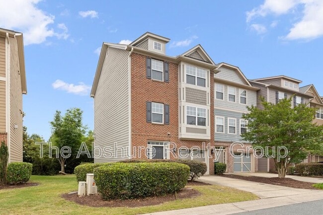Photo - 611 Carlton Commons Ln