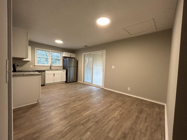 Photo - 185 Springtree Rd