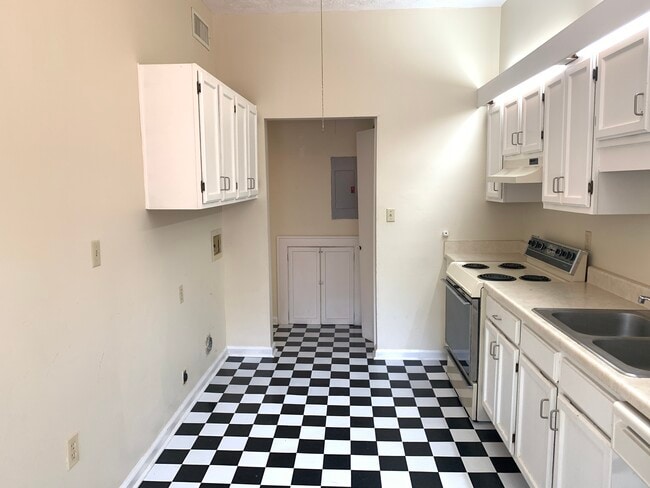 Photo - Felder 6 Unit Unit 1004