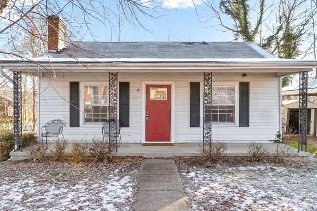 Building Photo - Charming 2 Bed, 1 Bath Clarksville Rental ...