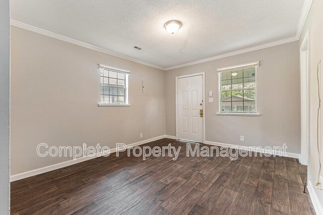 Photo - 3729 Maple Ave SW