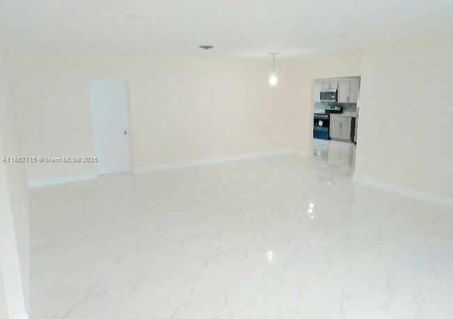 Photo - 900 NE 154th St