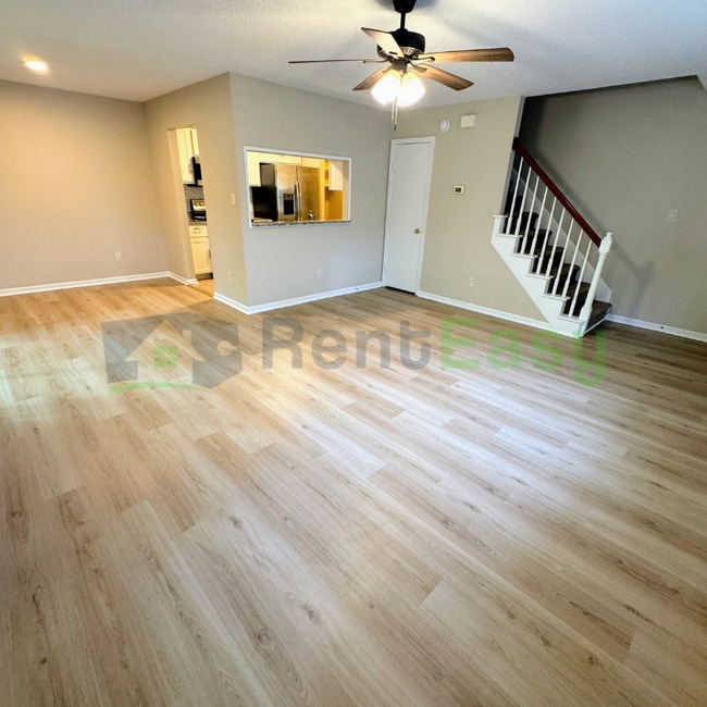 Photo - 401 Henley Ct