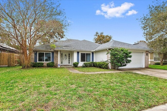 Building Photo - Beautiful 4 Bedroom / 2 Bathroom Harbor Winds Home w/ Solar Panels