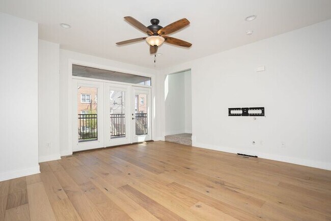 Photo - 2 Bedroom Townhome in Chatham Arch