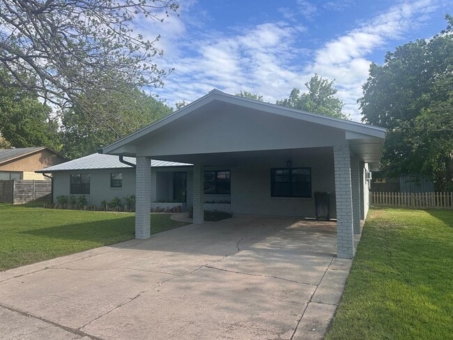 Photo - 110 Jones St