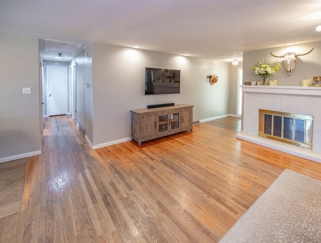 Photo - Amazing 3 bed/3 bath rental.  New Flooring!!  Solar Panels!!