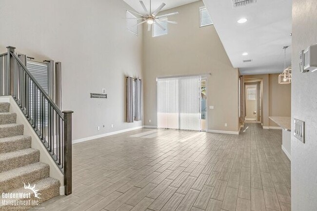 Building Photo - Beautiful 4Bdm 2Ba Two-Story Home with Poo...