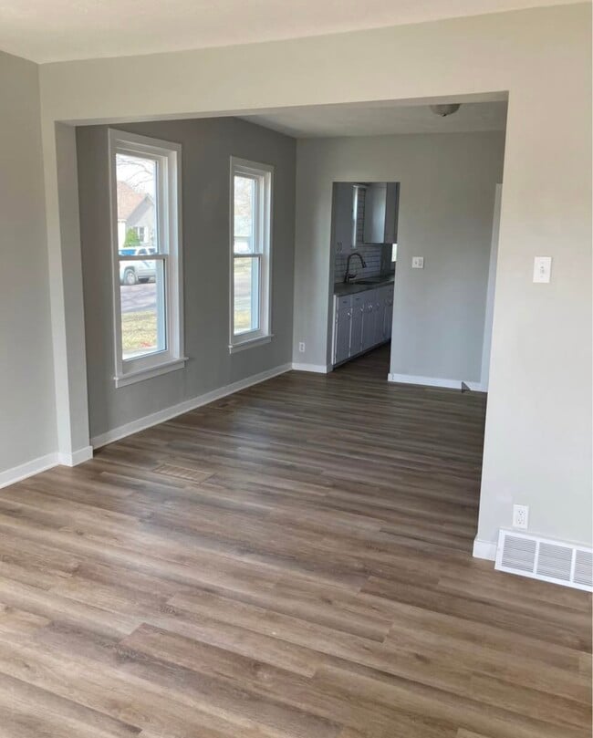 Photo - 221 1st St NW