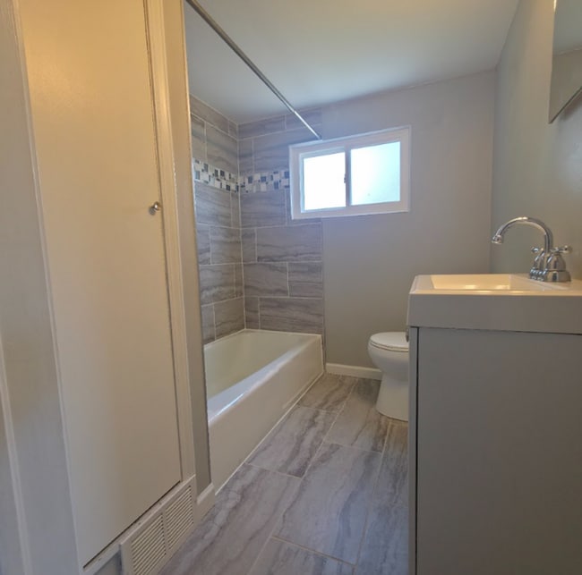 Photo - Single Family Home 3 beds 2 bath Available Now!