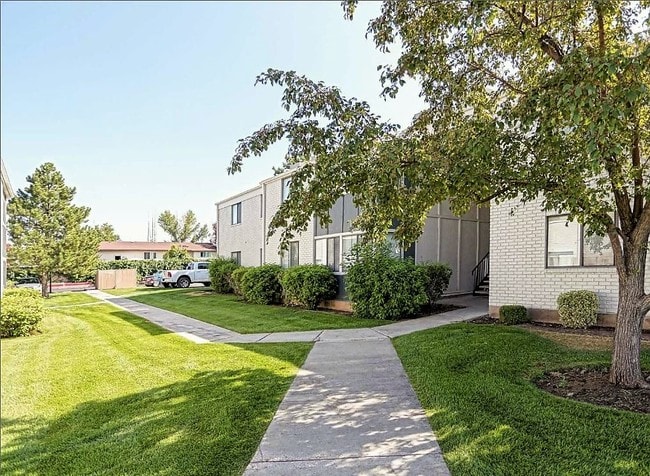 Immaculately Maintained Community