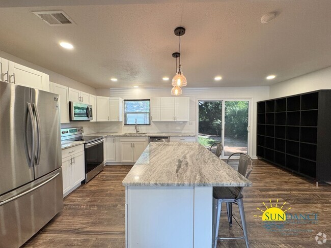 Building Photo - Fully renovated 3 Bedroom Home in Fort Wal...