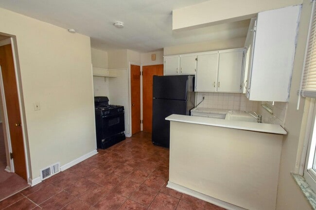 Photo - 24750 Lakeshore Blvd