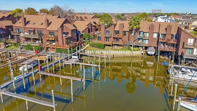 Photo - 727 Davis Rd