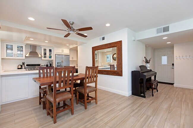 Photo - 544 Via De La Valle Unidad B