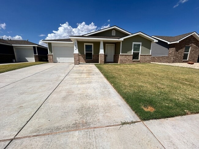 Building Photo - 3 bed 2 bath