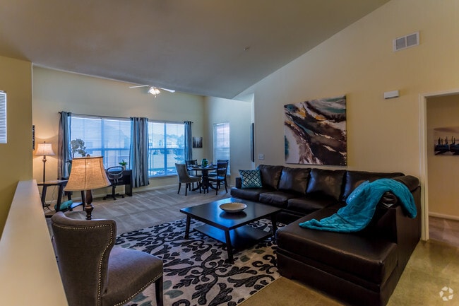 2BR, 2BA - Saenger - 1228 SF - Living Room