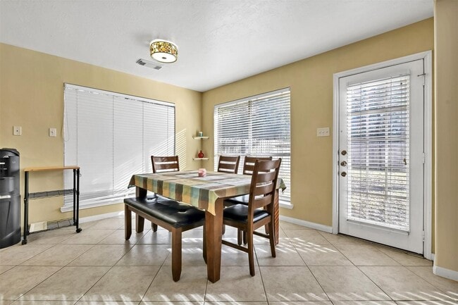 Building Photo - 1802 Whispering Forest Dr