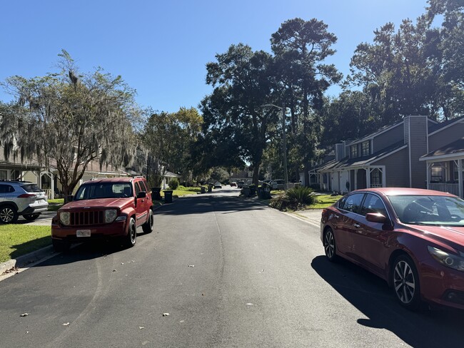 Photo - 151 Holland Park Cir