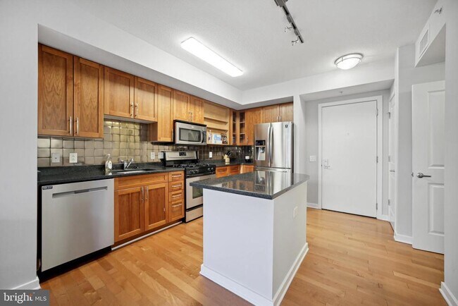 Photo - 475 K St NW Unidad 328