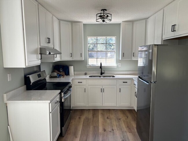 Photo - 3/2 Large Backyard, NEWLY renovated Kitchen & Baths