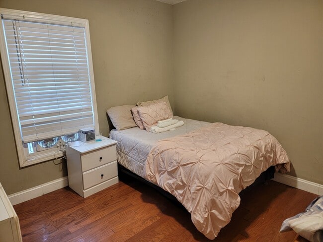 Photo - 8416 Brush St